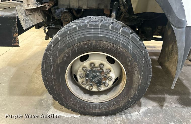 image for item DW2945 2011 International WorkStar 7400 truck cab and chassis