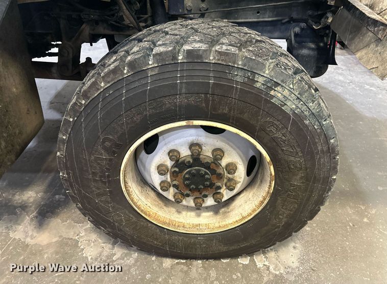 image for item DW2945 2011 International WorkStar 7400 truck cab and chassis