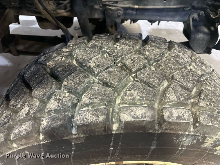 image for item DW2945 2011 International WorkStar 7400 truck cab and chassis