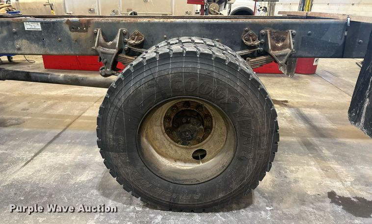 image for item DW2945 2011 International WorkStar 7400 truck cab and chassis