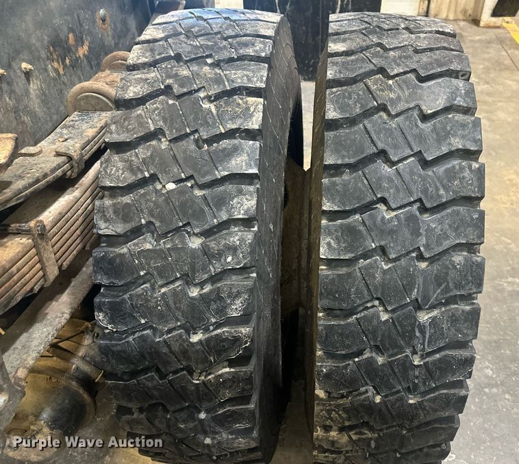 image for item DW2945 2011 International WorkStar 7400 truck cab and chassis