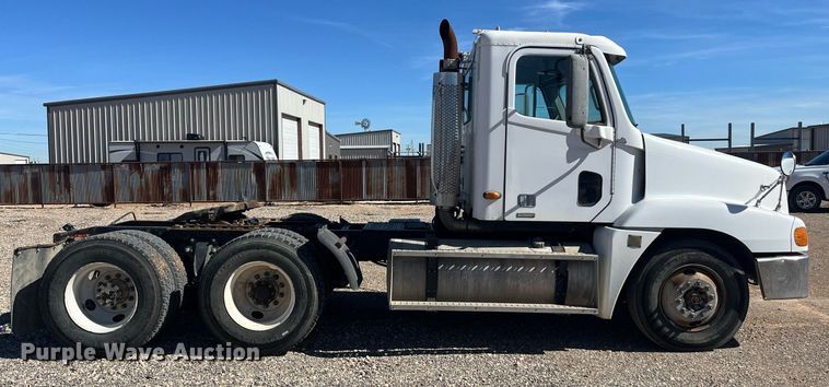 image for item EI0609 2000 Freightliner FLC120 semi truck