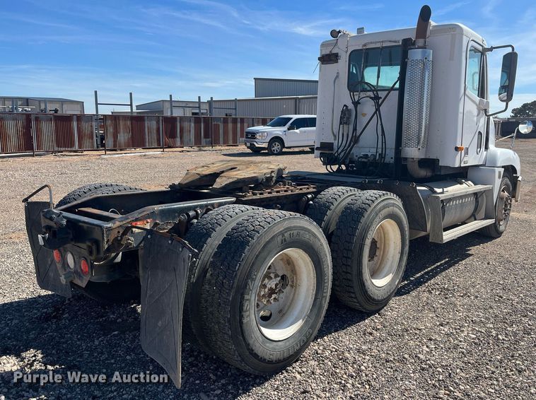 image for item EI0609 2000 Freightliner FLC120 semi truck