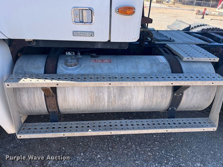 image for item EI0609 2000 Freightliner FLC120 semi truck