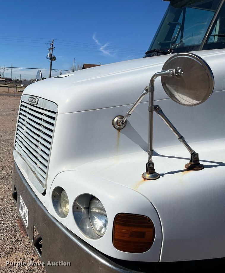 image for item EI0609 2000 Freightliner FLC120 semi truck