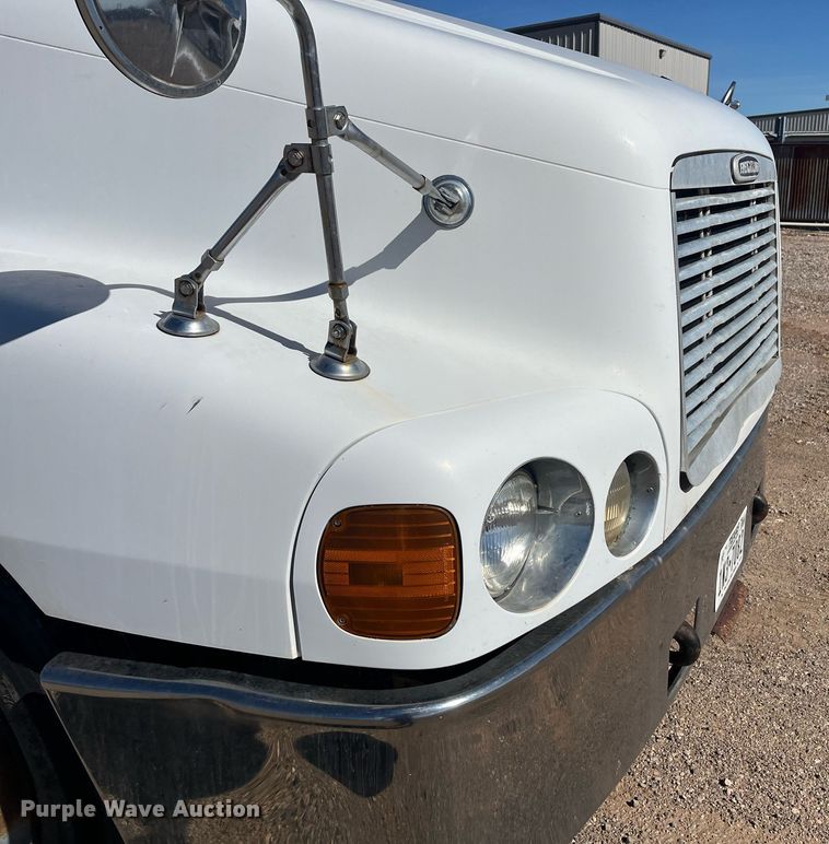 image for item EI0609 2000 Freightliner FLC120 semi truck