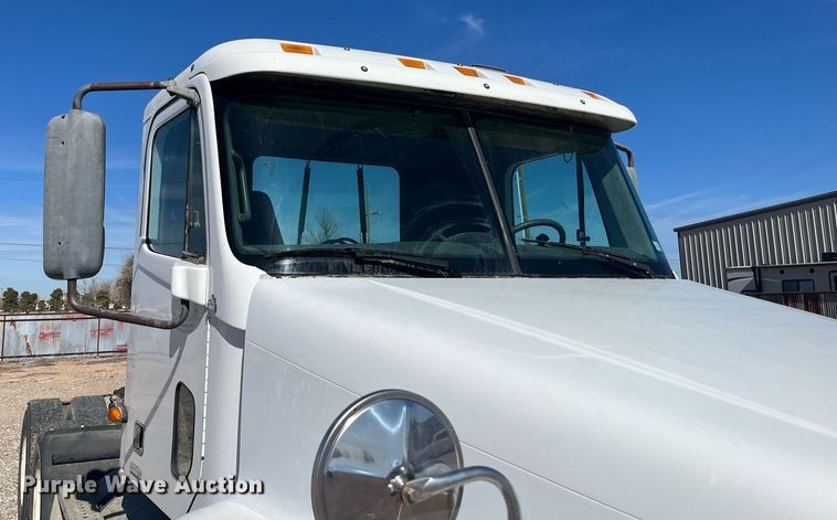 image for item EI0609 2000 Freightliner FLC120 semi truck