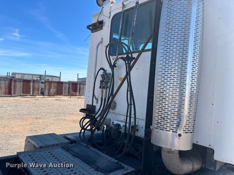 image for item EI0609 2000 Freightliner FLC120 semi truck