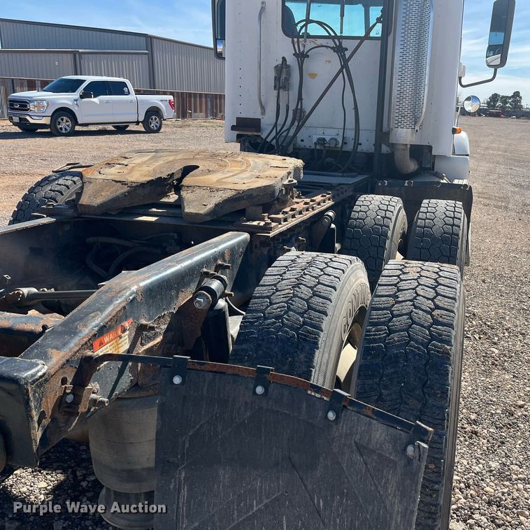 image for item EI0609 2000 Freightliner FLC120 semi truck