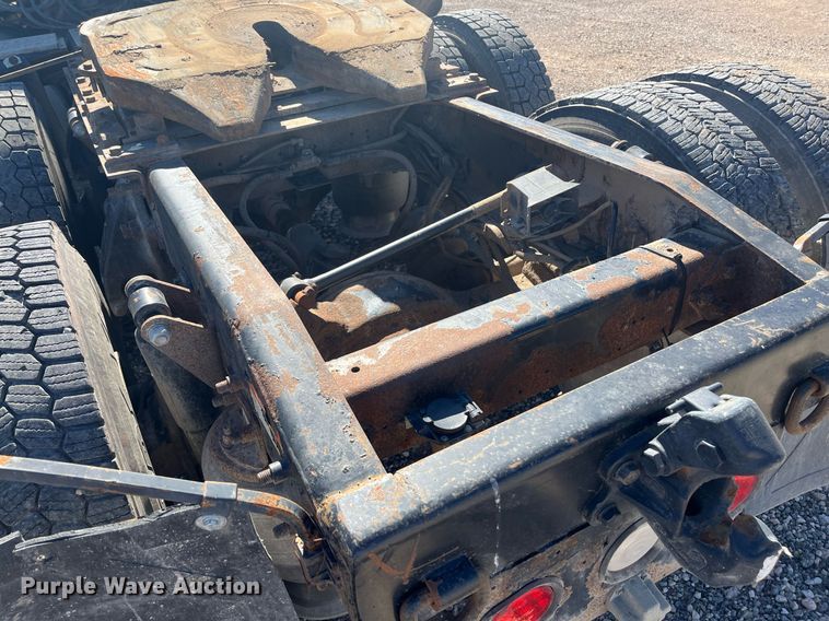 image for item EI0609 2000 Freightliner FLC120 semi truck