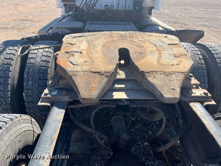 image for item EI0609 2000 Freightliner FLC120 semi truck