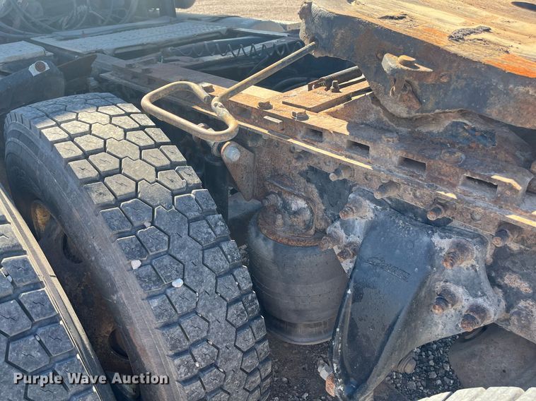 image for item EI0609 2000 Freightliner FLC120 semi truck