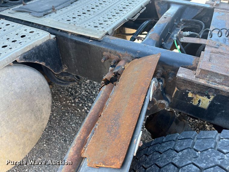 image for item EI0609 2000 Freightliner FLC120 semi truck