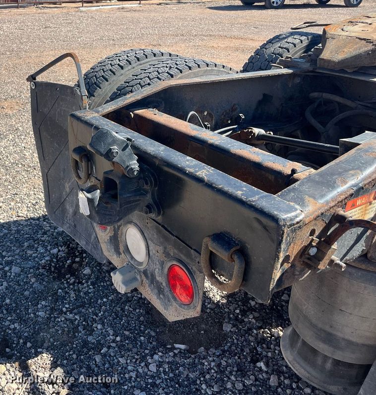 image for item EI0609 2000 Freightliner FLC120 semi truck