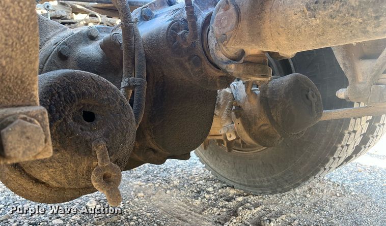 image for item EI0609 2000 Freightliner FLC120 semi truck