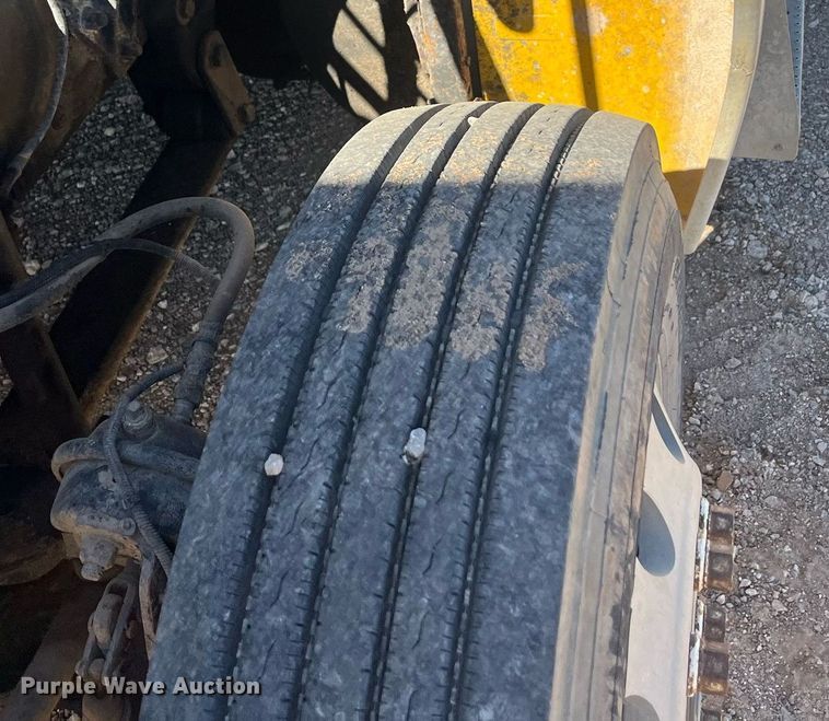 image for item EI0609 2000 Freightliner FLC120 semi truck