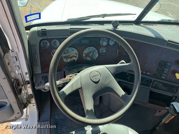 image for item EI0609 2000 Freightliner FLC120 semi truck