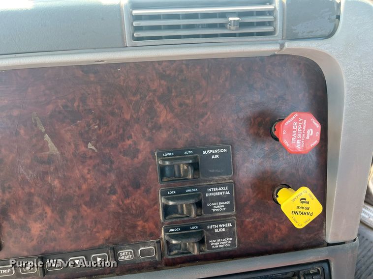 image for item EI0609 2000 Freightliner FLC120 semi truck