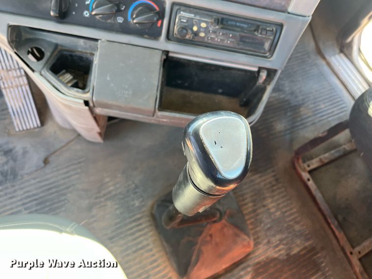 image for item EI0609 2000 Freightliner FLC120 semi truck