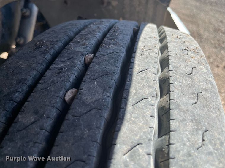 image for item EI0609 2000 Freightliner FLC120 semi truck