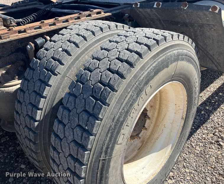 image for item EI0609 2000 Freightliner FLC120 semi truck