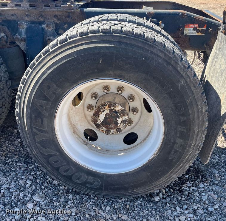 image for item EI0609 2000 Freightliner FLC120 semi truck