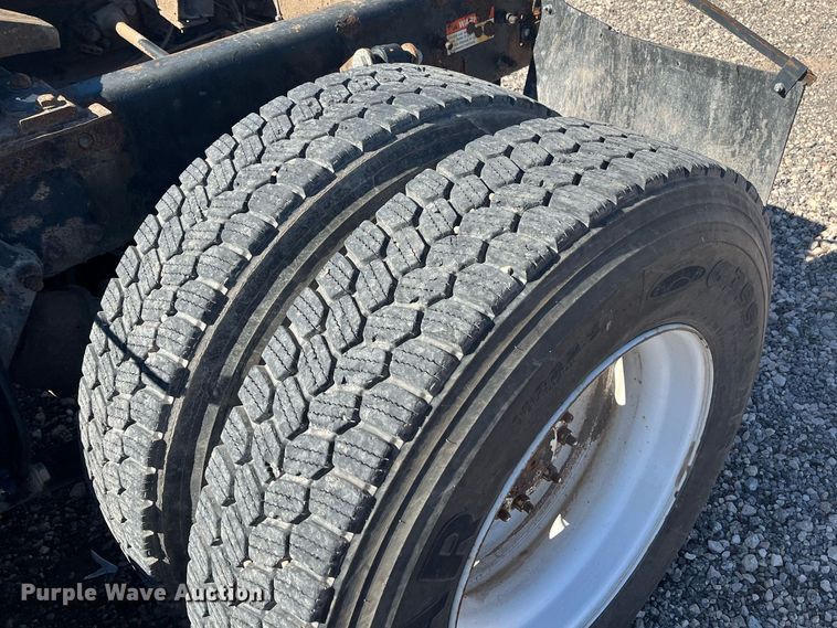 image for item EI0609 2000 Freightliner FLC120 semi truck