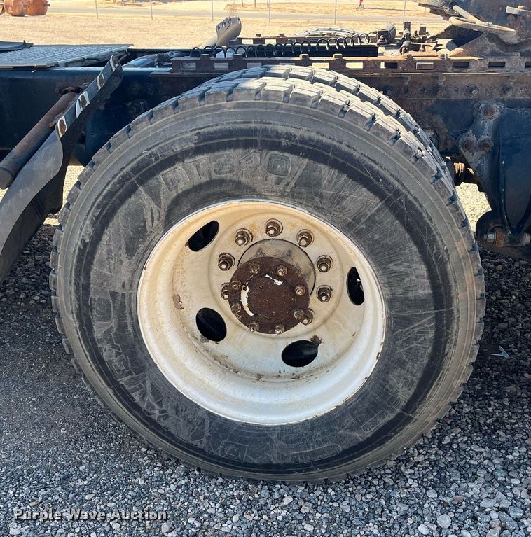 image for item EI0609 2000 Freightliner FLC120 semi truck