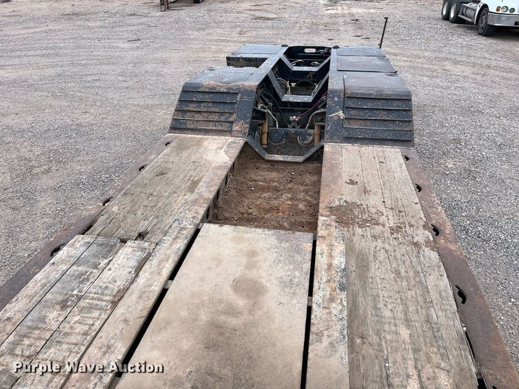 image for item EI0610 2015 XL Specialized XL 110 HDG lowboy equipment trailer