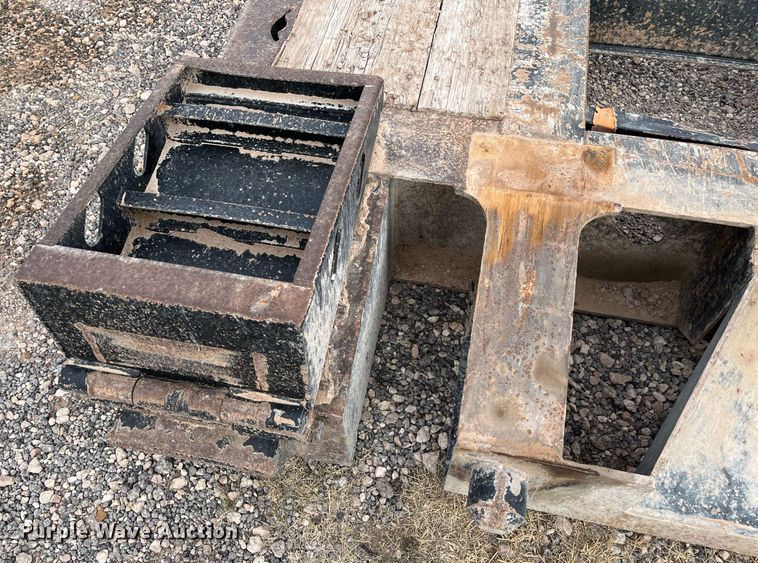 image for item EI0610 2015 XL Specialized XL 110 HDG lowboy equipment trailer