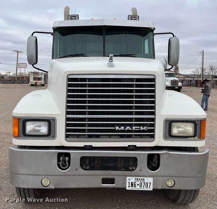 image for item EI0611 2012 Mack CHU613 semi truck