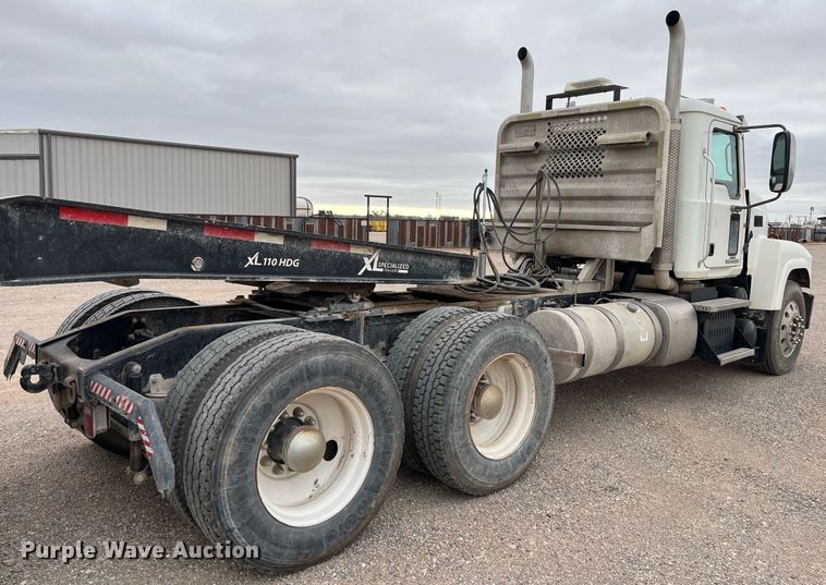 image for item EI0611 2012 Mack CHU613 semi truck