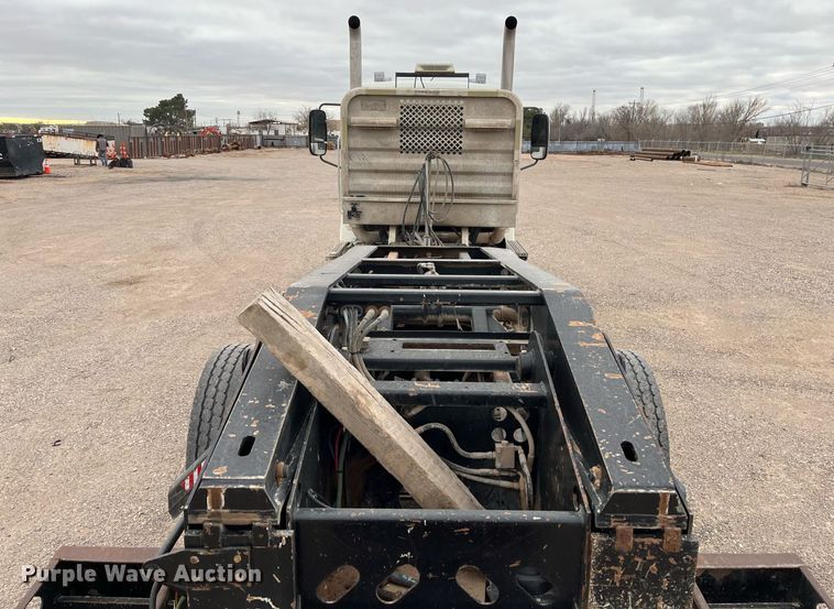 image for item EI0611 2012 Mack CHU613 semi truck