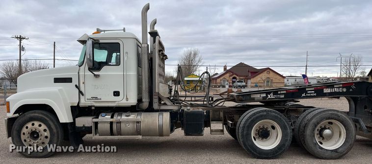 image for item EI0611 2012 Mack CHU613 semi truck