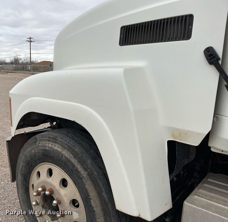 image for item EI0611 2012 Mack CHU613 semi truck