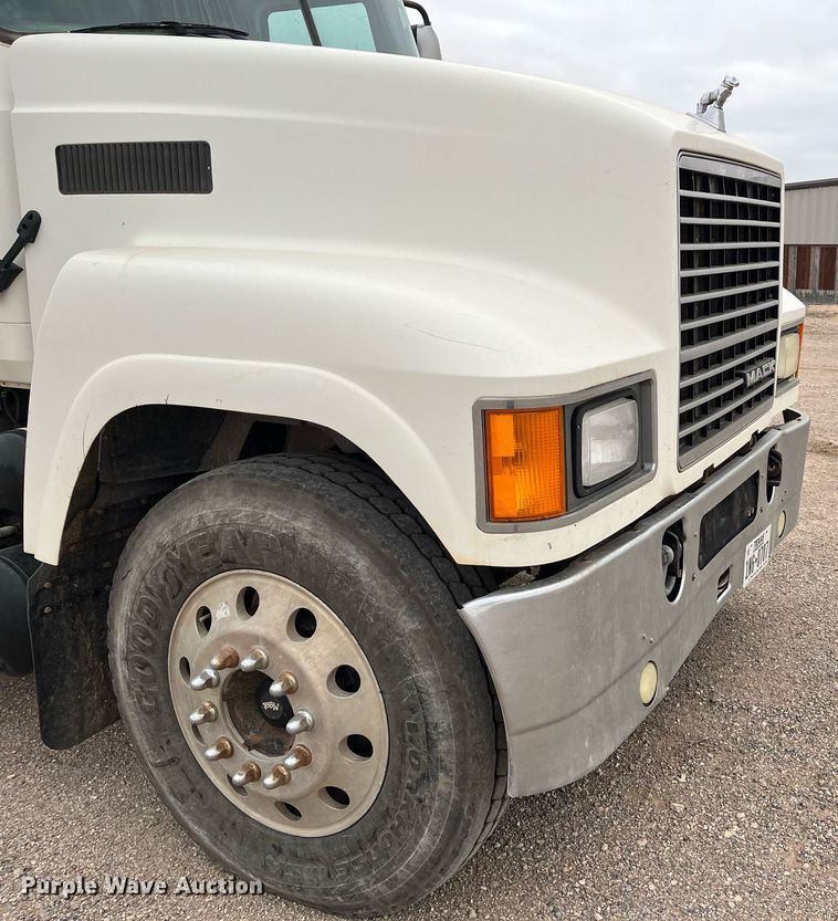 image for item EI0611 2012 Mack CHU613 semi truck