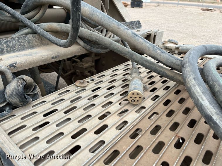 image for item EI0611 2012 Mack CHU613 semi truck