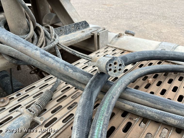 image for item EI0611 2012 Mack CHU613 semi truck