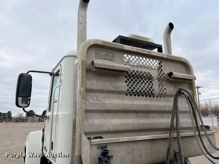 image for item EI0611 2012 Mack CHU613 semi truck