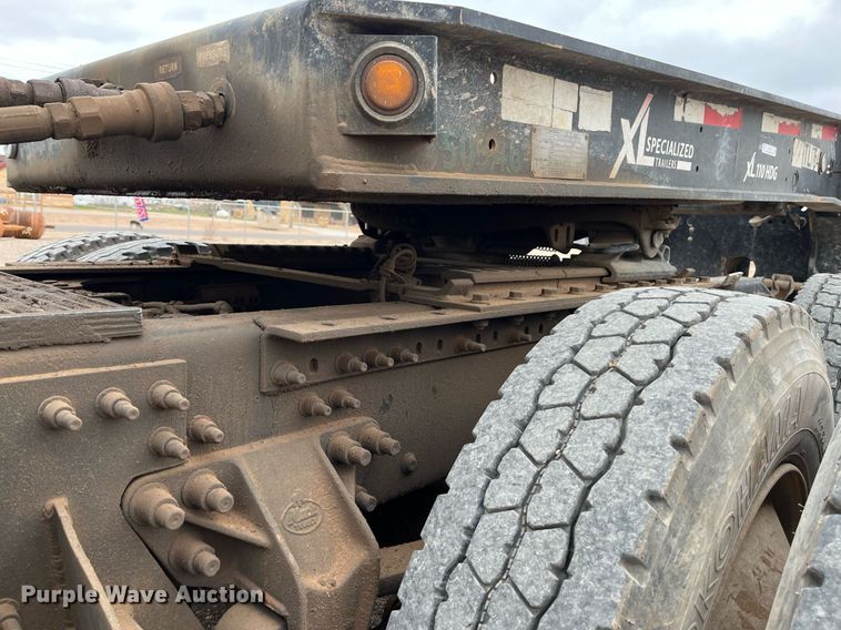 image for item EI0611 2012 Mack CHU613 semi truck