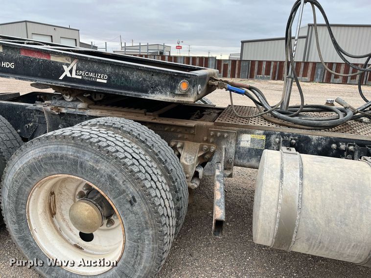 image for item EI0611 2012 Mack CHU613 semi truck