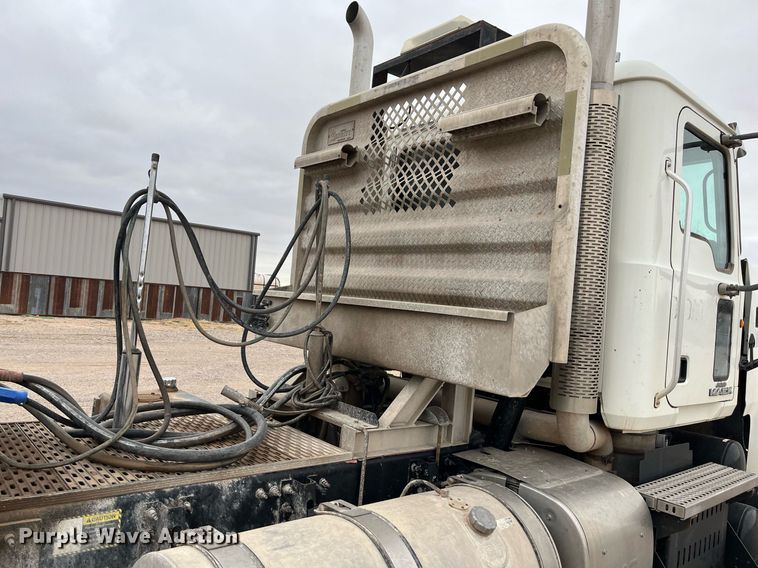 image for item EI0611 2012 Mack CHU613 semi truck