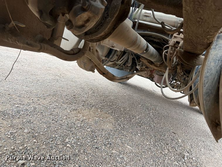 image for item EI0611 2012 Mack CHU613 semi truck