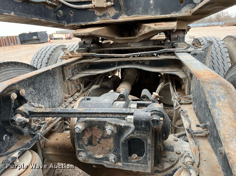 image for item EI0611 2012 Mack CHU613 semi truck