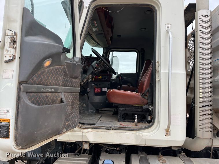 image for item EI0611 2012 Mack CHU613 semi truck