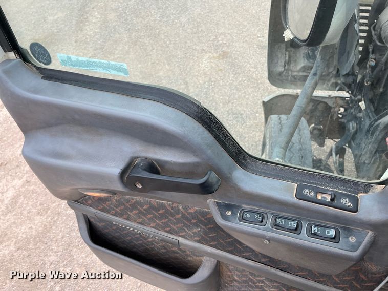 image for item EI0611 2012 Mack CHU613 semi truck