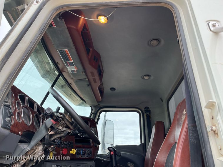 image for item EI0611 2012 Mack CHU613 semi truck