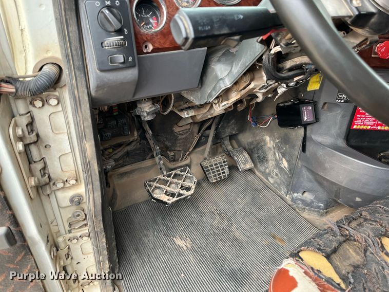 image for item EI0611 2012 Mack CHU613 semi truck