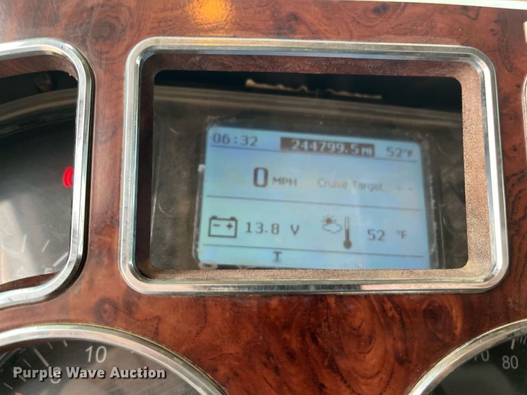 image for item EI0611 2012 Mack CHU613 semi truck