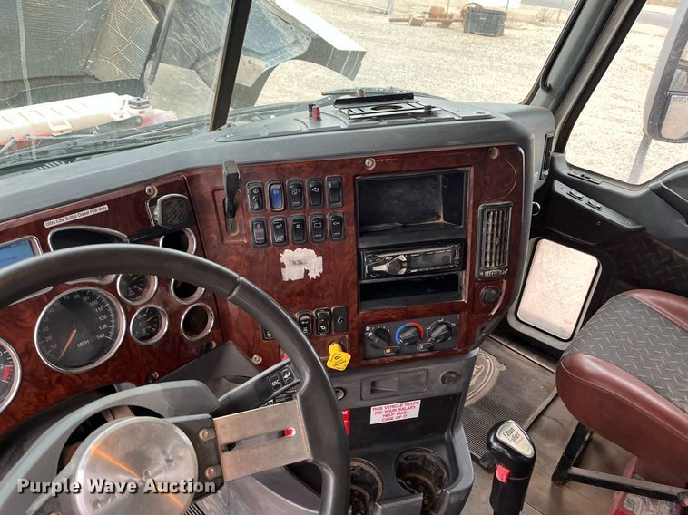 image for item EI0611 2012 Mack CHU613 semi truck